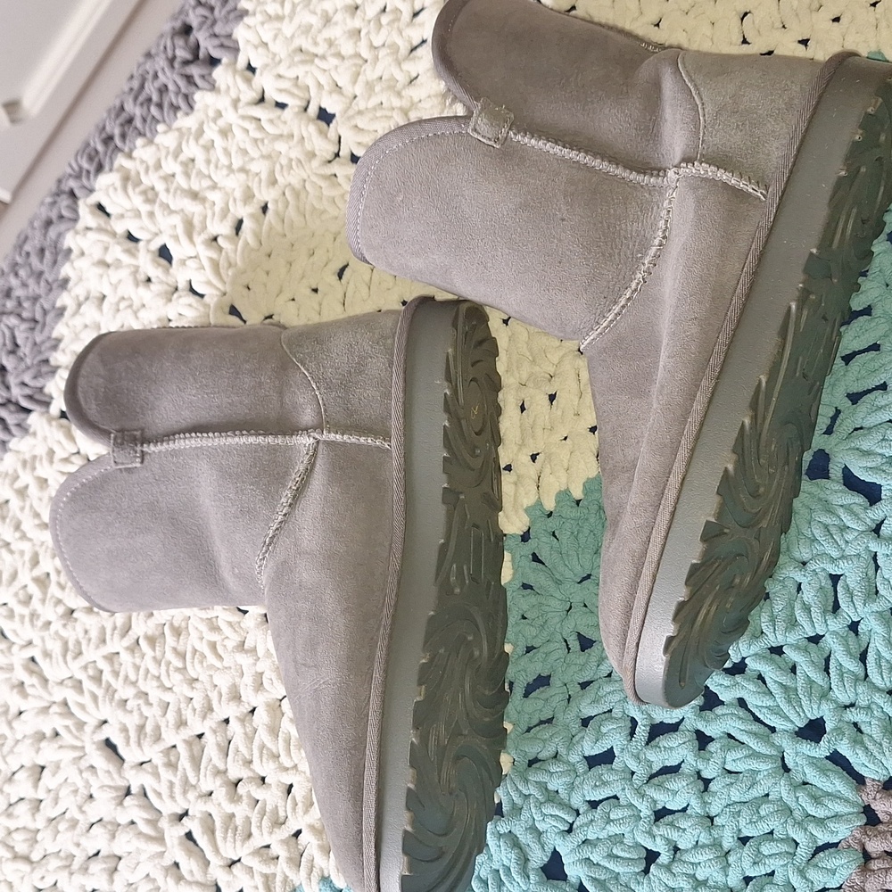 Boots - Picture 2 of 4